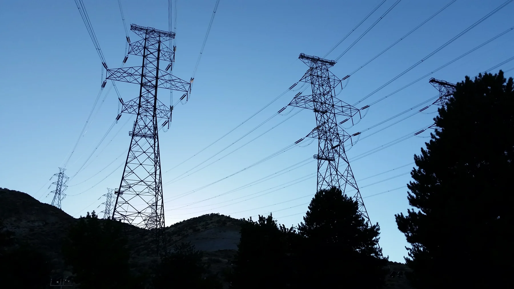 Transmission lines / Lignes de transport